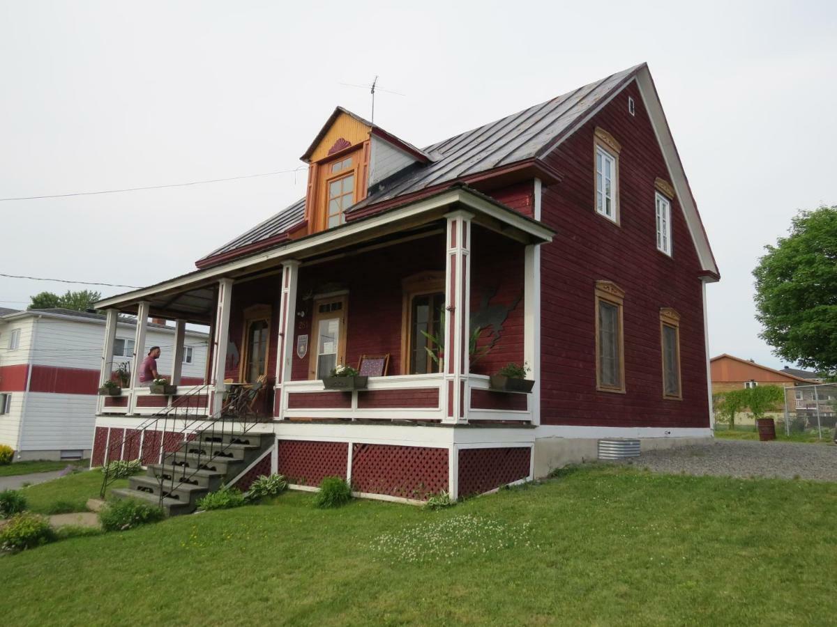 La Vieille Maison Rouge Villa Saint-Tite Exterior photo